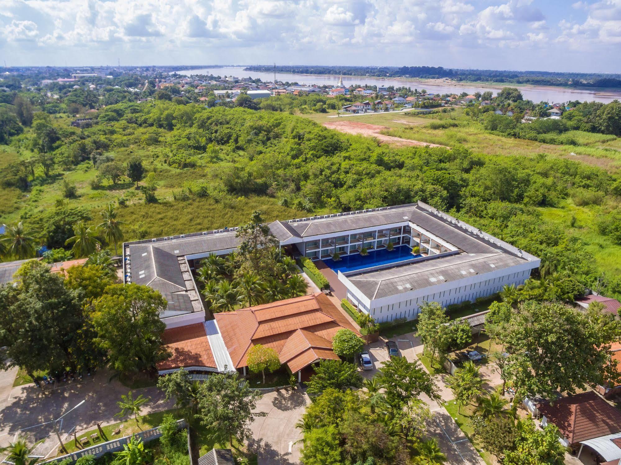 Vana Wellness Resort Нонг Кай Екстериор снимка