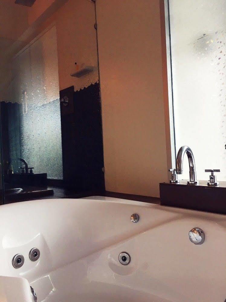 Vana Wellness Resort Нонг Кай Екстериор снимка
